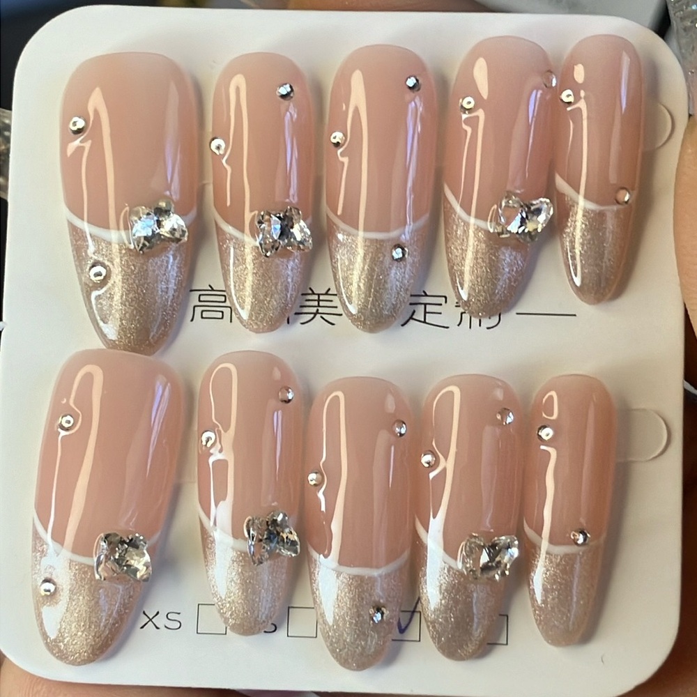 ❤️ Medium Cateye Nails